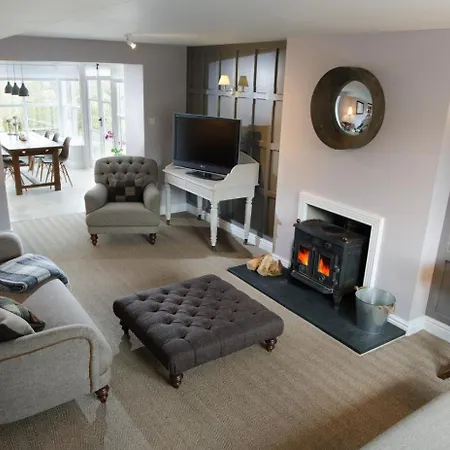 3 Bed In Oc-b33652 * Barbon