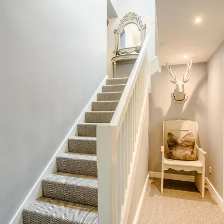 3 Bed In Oc-b33652 * Barbon