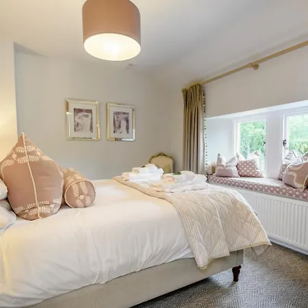 3 Bed In Oc-b33652 * Barbon