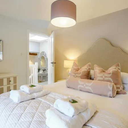 3 Bed In Oc-b33652 * Barbon