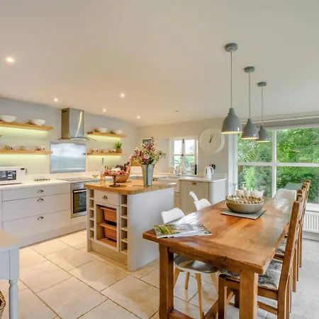 3 Bed In Oc-b33652 Barbon